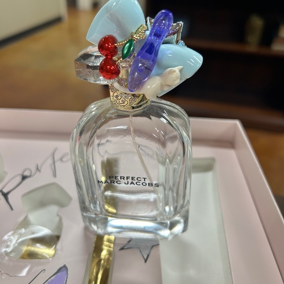 Marc Jacobs Perfect Box Set w only 3.3 Oz bottle - Picture 5 of 5